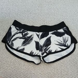 Body Glove Black and White Shorts M WITH STAINS